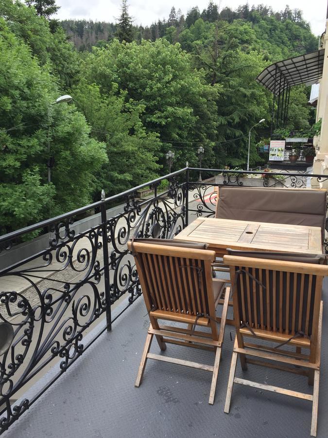 Hotel R And B Borjomi Exterior foto